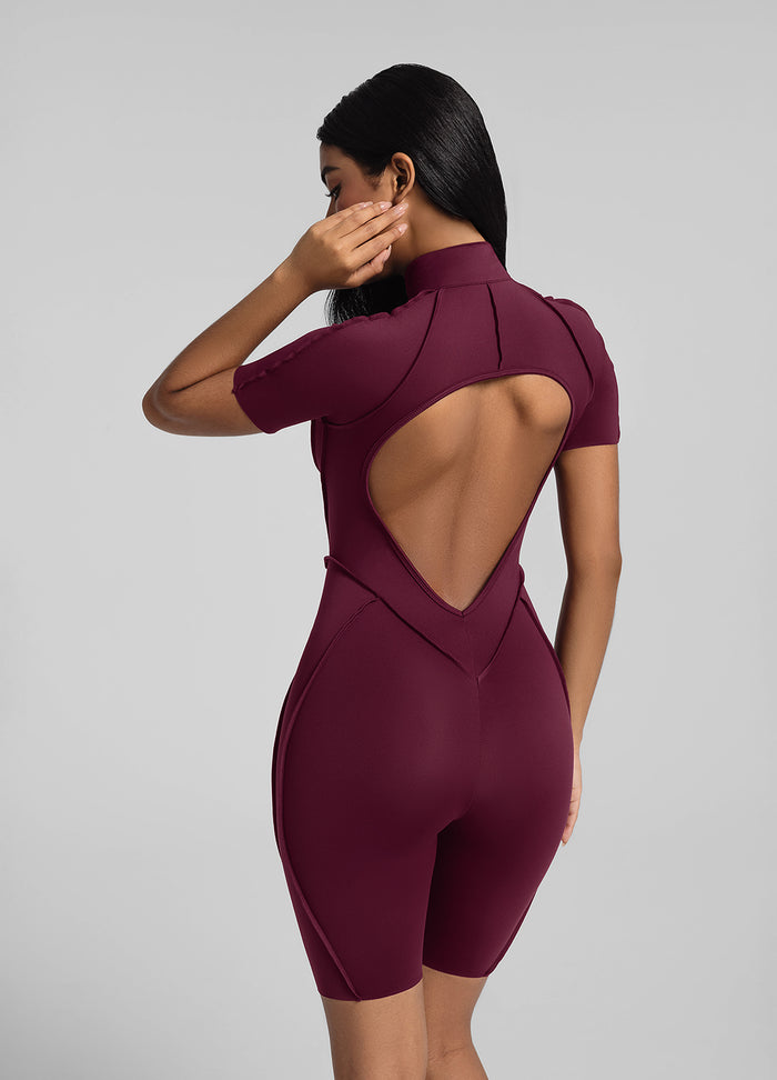 بدلة Catsuit القصيرة الأنيقة 