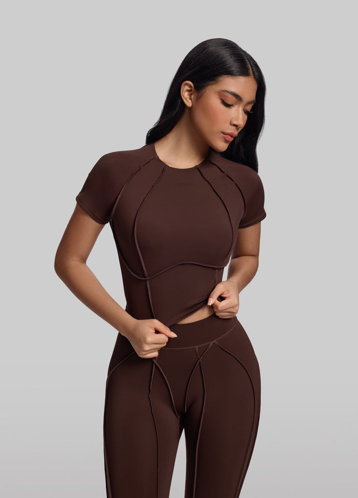 חולצת קרופ עם תפרים מחטבים