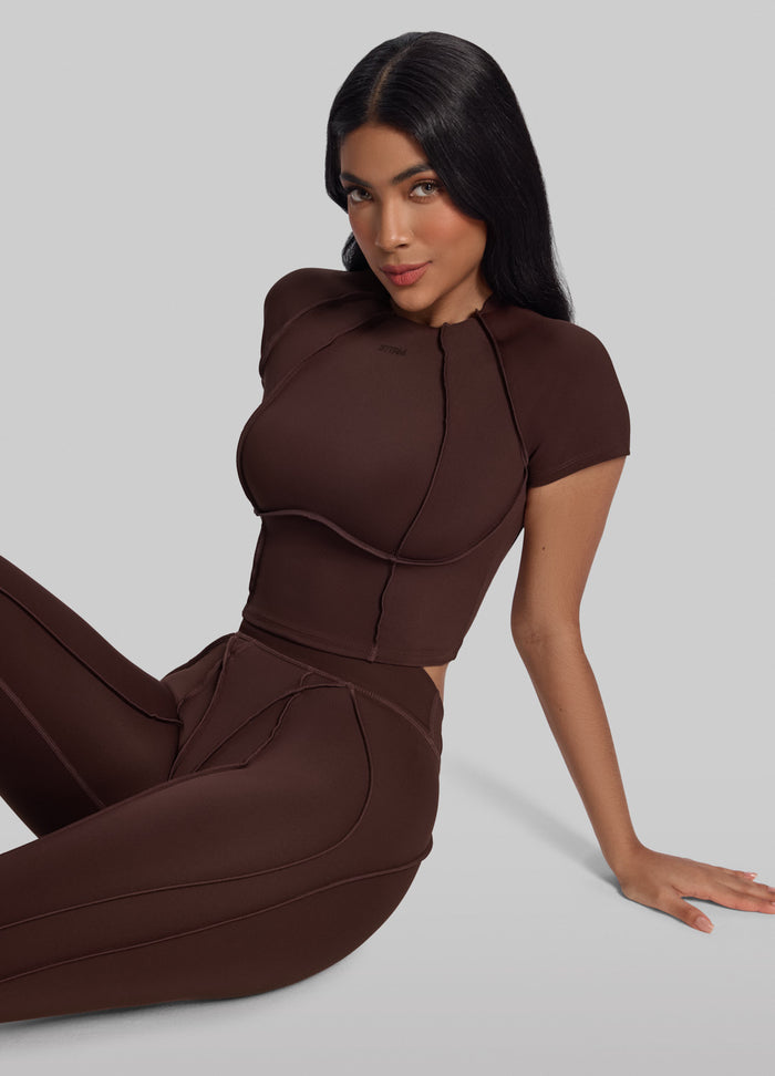 חולצת קרופ עם תפרים מחטבים